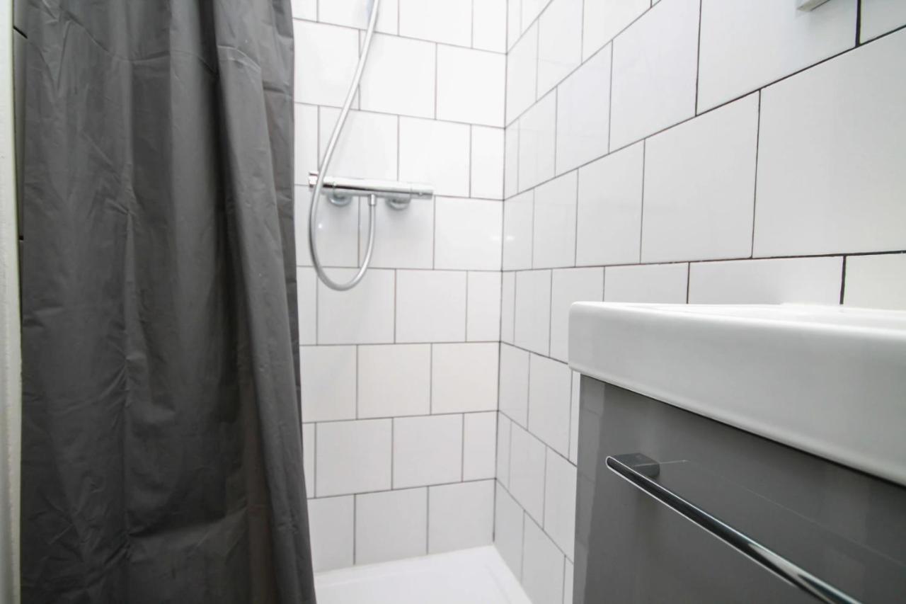 02 - Chambre Avec Lit Double Et Sdb Prive Wifi Saint-Denis  Exterior photo
